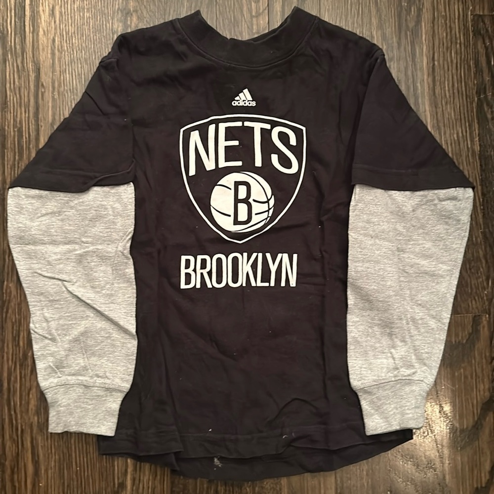 Adidas Brooklyn Nets long sleeve boys medium black and gray